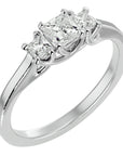 Inel de Logodnă cu Trei Diamante Naturale In Forma De Prințesă de 0.59 ct din Platina - Castelo.ro