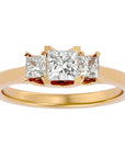 Inel de Logodnă Trei Diamante Naturale Cu Tăietură De Prințesă de 0.96 ct din 18k Aur Galben - Castelo.ro