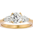 Inel de Logodnă Hélène cu Trei Moissanite de 2.18 ct din 18k Aur Galben - Castelo.ro
