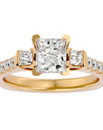 Inel de Logodnă cu Trei Moissanite In Forma De Prințesă de 1.72 ct din 18k Aur Galben - Castelo.ro
