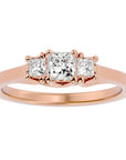 Inel de Logodnă cu Trei Moissanite In Forma De Prințesă de 0.59 ct din 18k Aur Roz - Castelo.ro