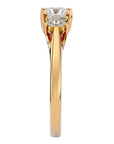 Inel de Logodnă Trei Moissanite Cu Tăietură De Prințesă de 0.96 ct din 18k Aur Galben - Castelo.ro