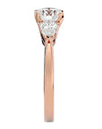 Inel de Logodnă Hélène cu Trei Moissanite de 2.18 ct din 18k Aur Roz - Castelo.ro