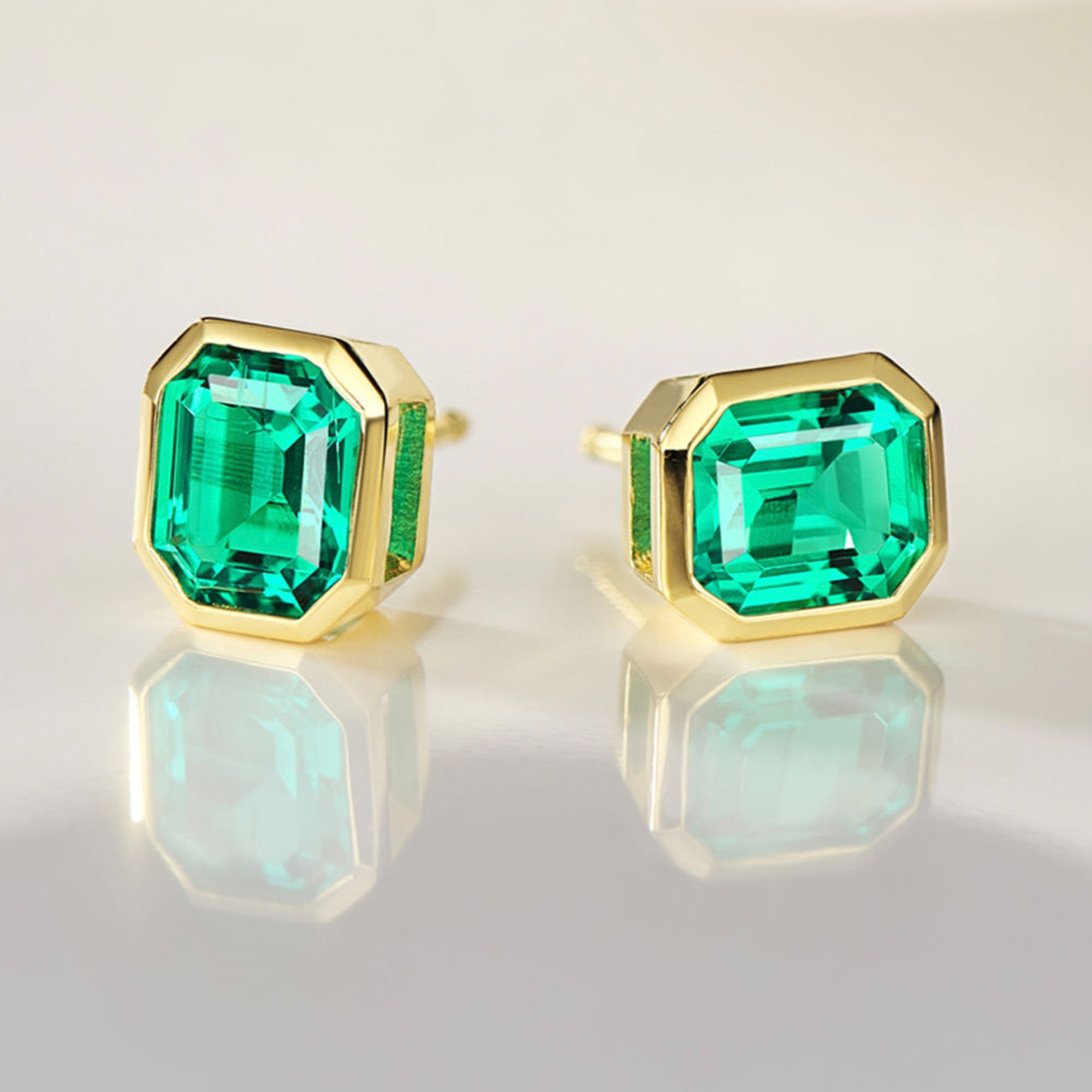 Cercei Stud cu Cristal Sintetic din Argint S925 Placat cu Rodiu și Zircon 5A din - Castelo.ro