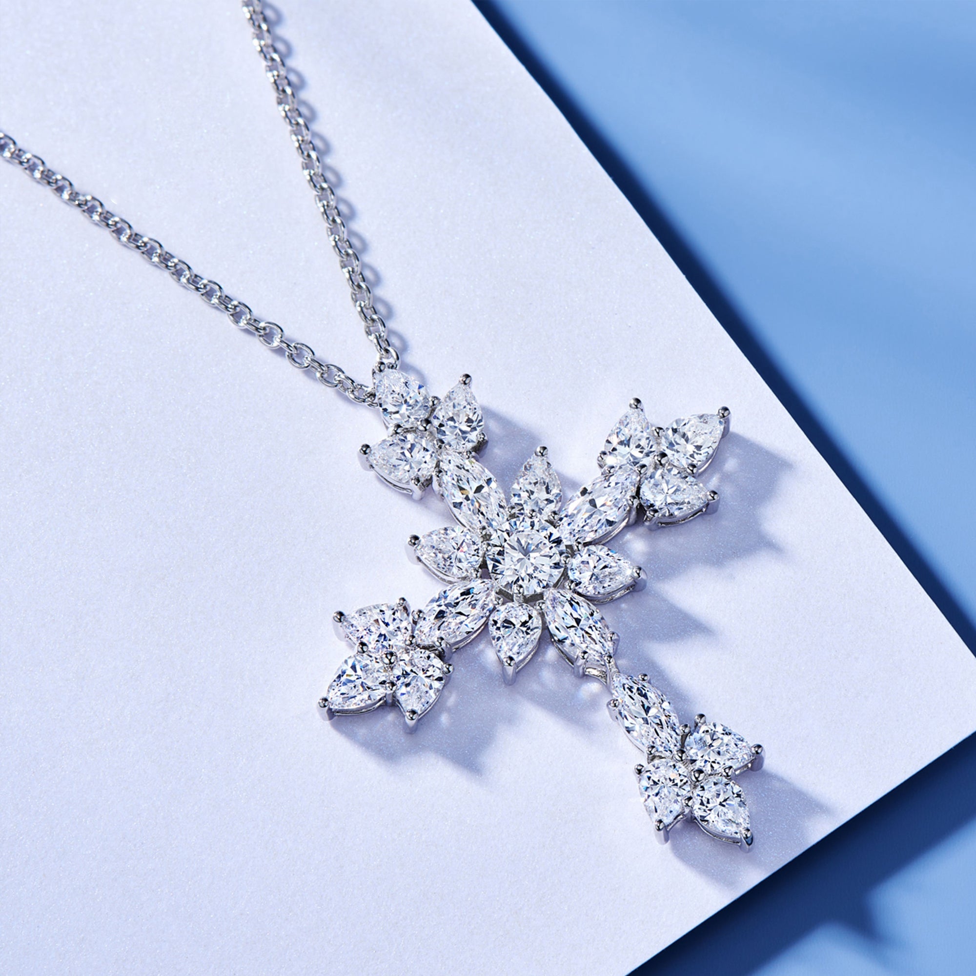Lănțișor Elegant Cruce din Argint 925, Placată Cu Zircon din - Castelo.ro