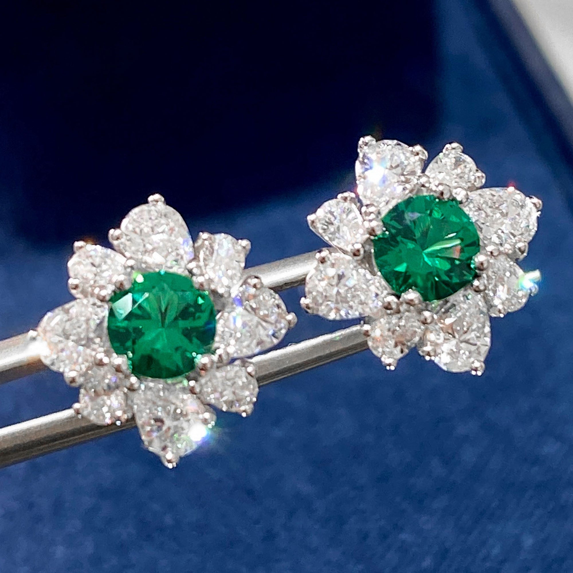 Cercei Stud cu Cristal Verde din Argint S925 Placat cu Rodiu și Zirconiu 5A din - Castelo.ro