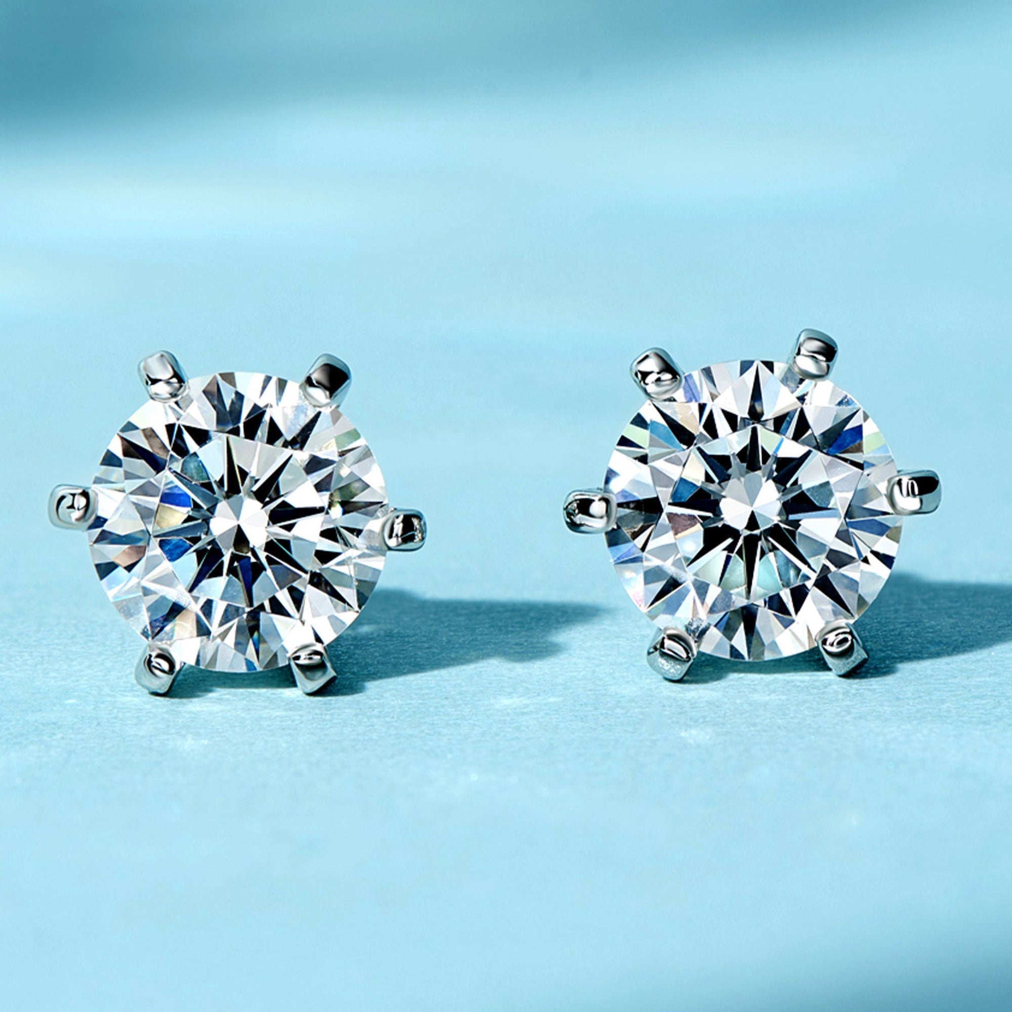 Cercei Stud Solitaire Strălucitor cu Șase Gheare din Argint 925 Placat cu Rodiu și Zirconiu 5A din - Castelo.ro