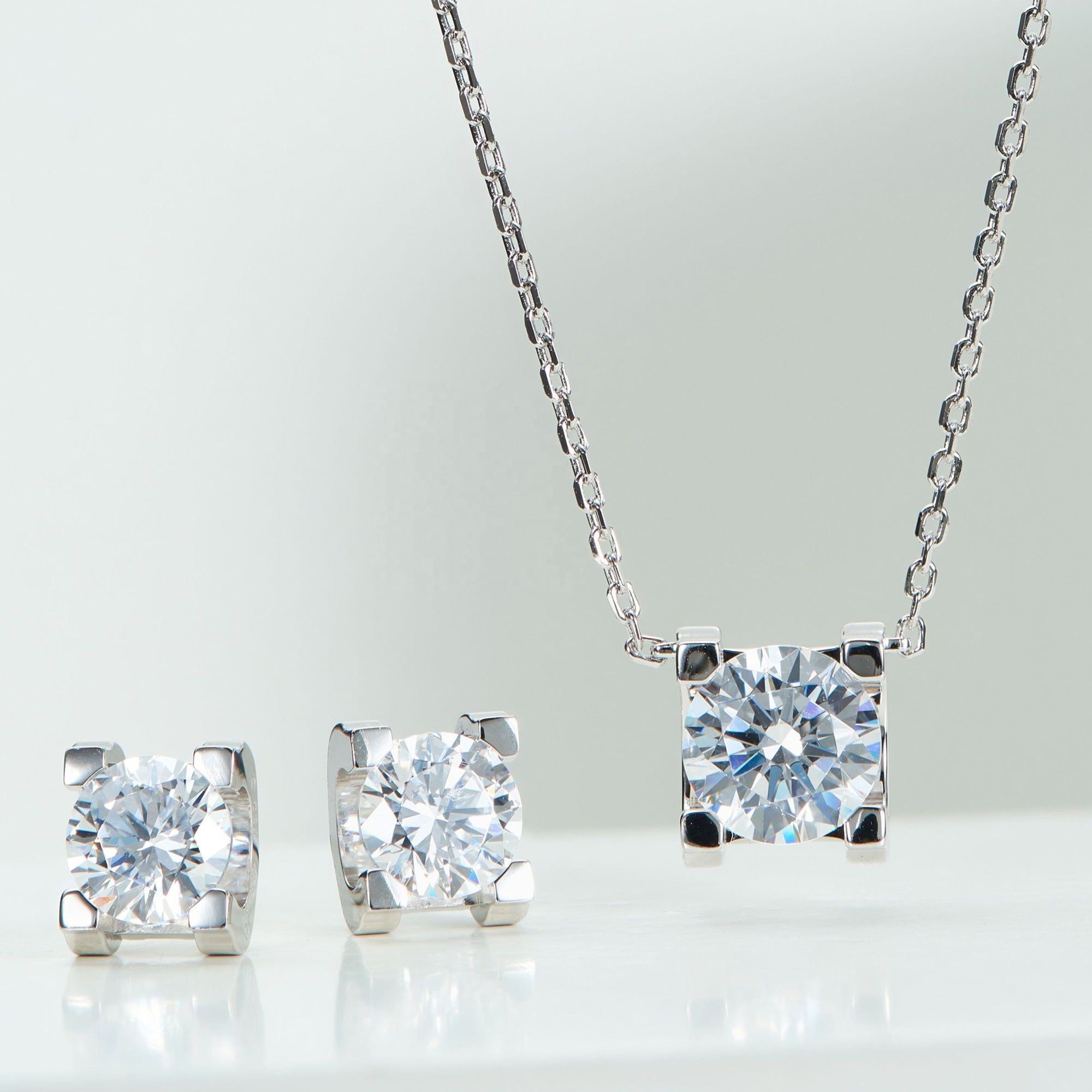 Cercei Stud cu Cristal Rotund Strălucitor din Argint 925 Placat cu Aur și Zirconiu 5A din Rodiu - Castelo.ro