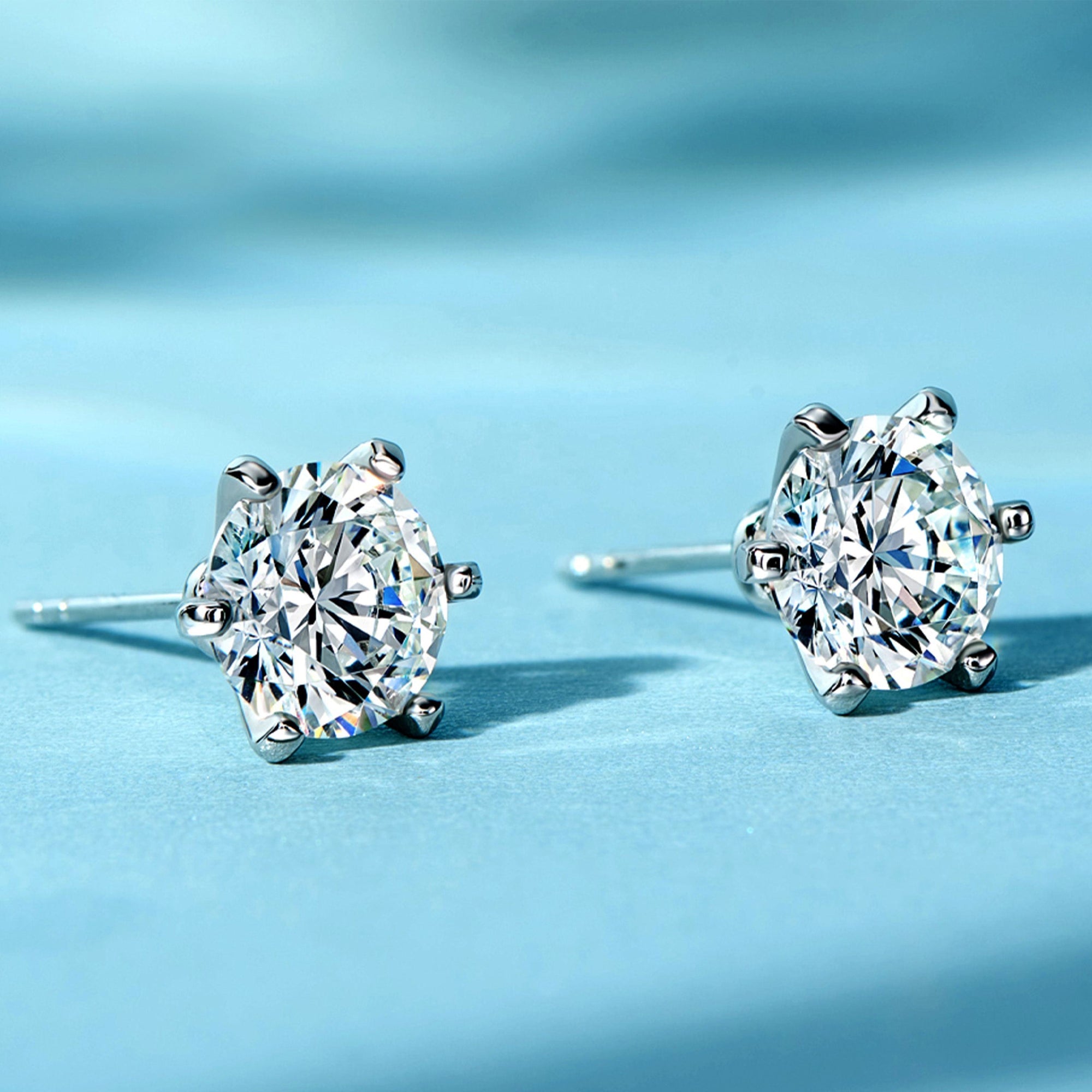 Cercei Stud Solitaire Strălucitor cu Șase Gheare din Argint 925 Placat cu Rodiu și Zirconiu 5A din - Castelo.ro