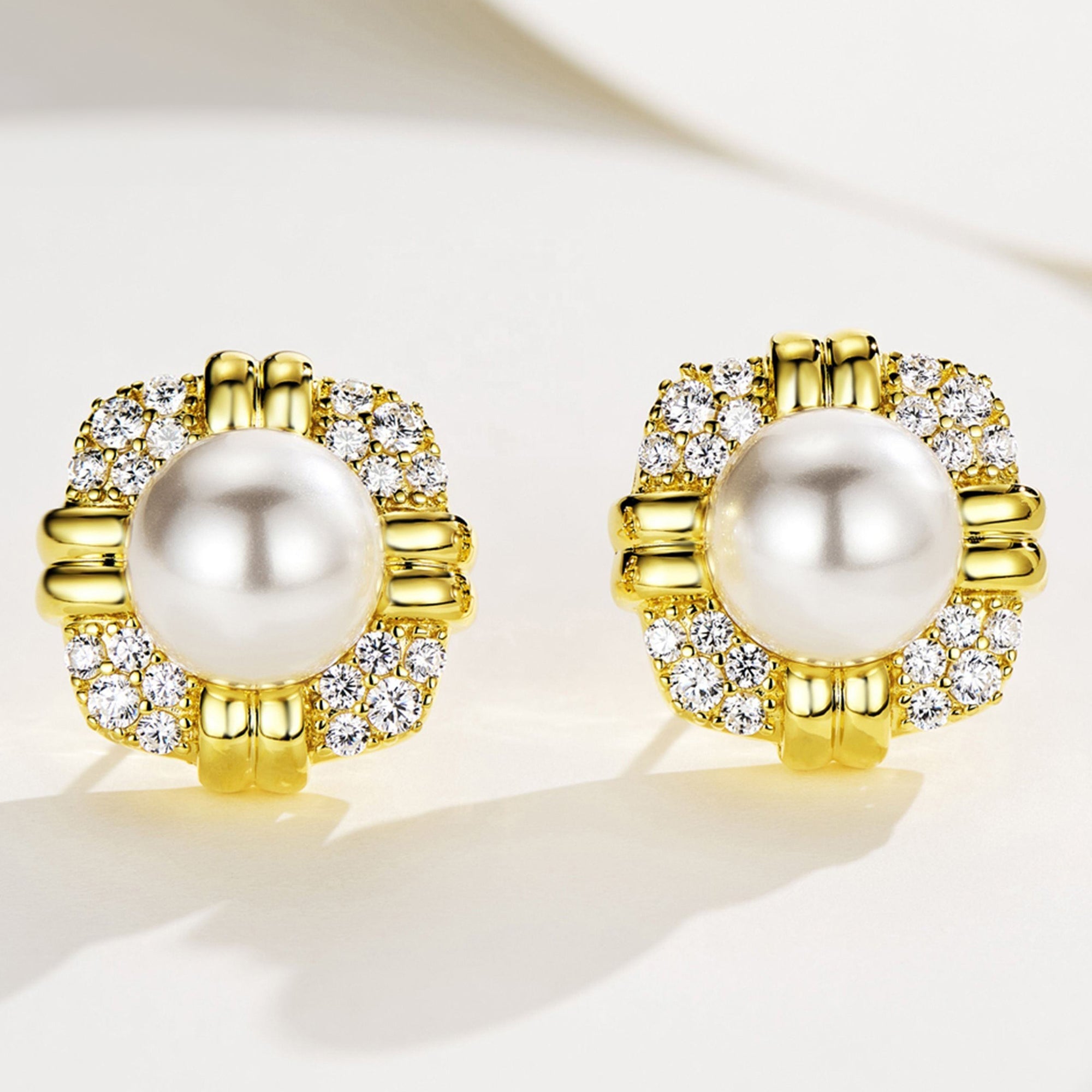 Cercei Vintage cu Perlă 10 mm din Argint Masiv 925 Placat cu Aur Galben și Zircon 5A din - Castelo.ro