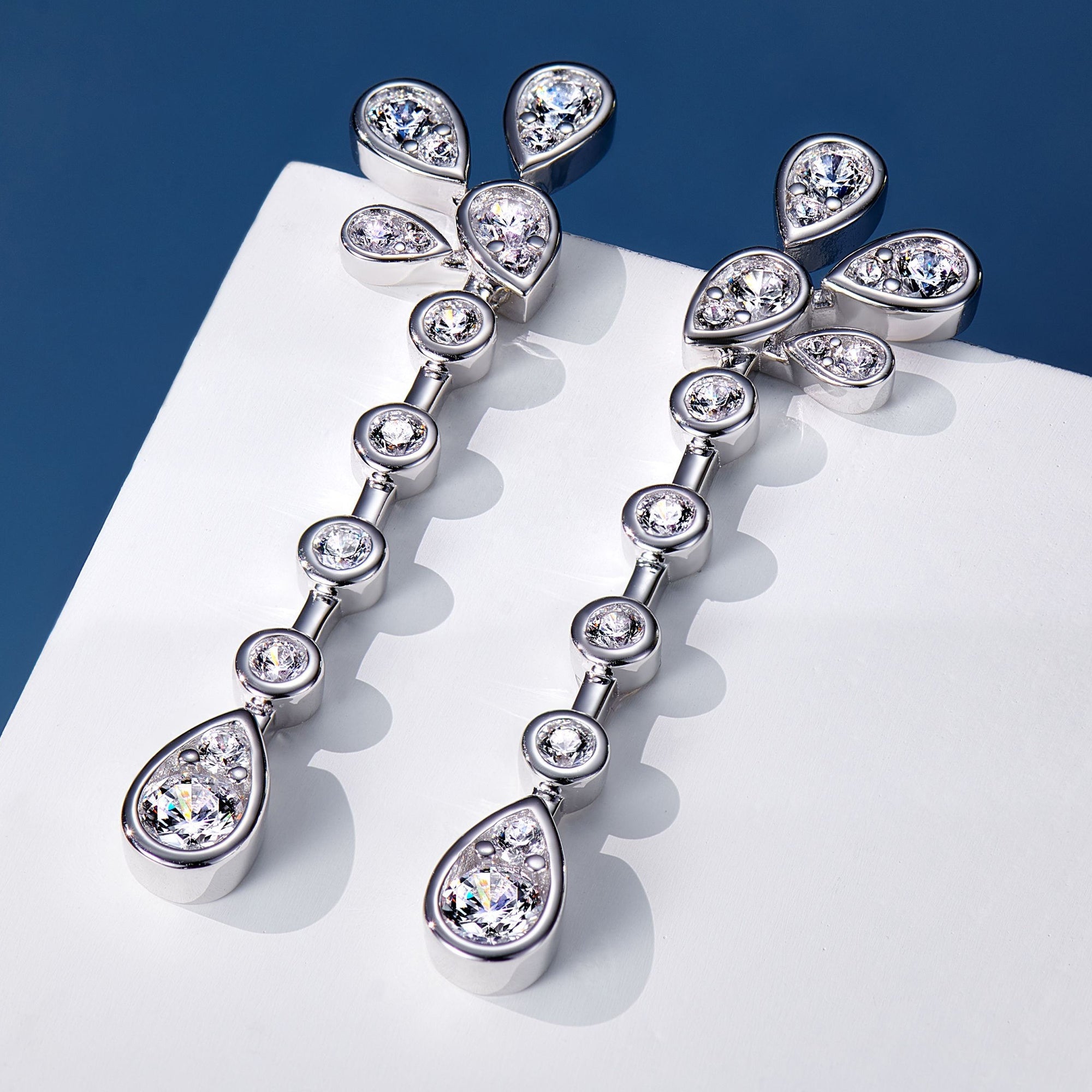 Cercei Pene Delicate din Argint S925 Placat cu Rodiu și Zirconiu Cubic din - Castelo.ro