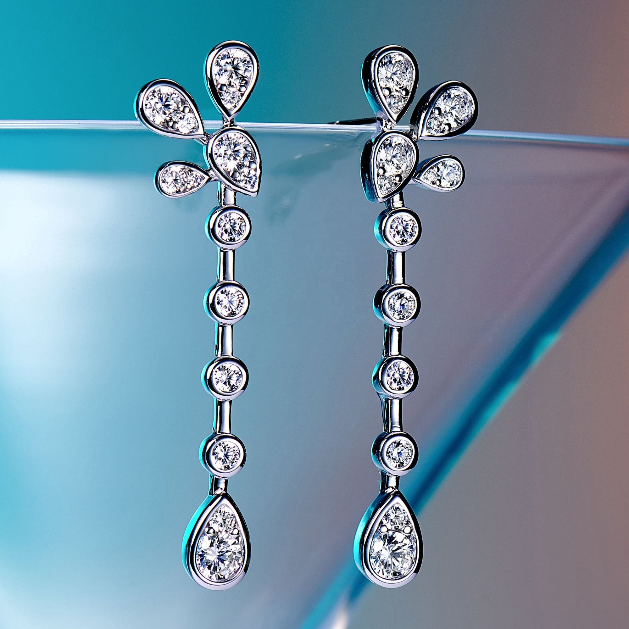 Cercei Pene Delicate din Argint S925 Placat cu Rodiu și Zirconiu Cubic din - Castelo.ro