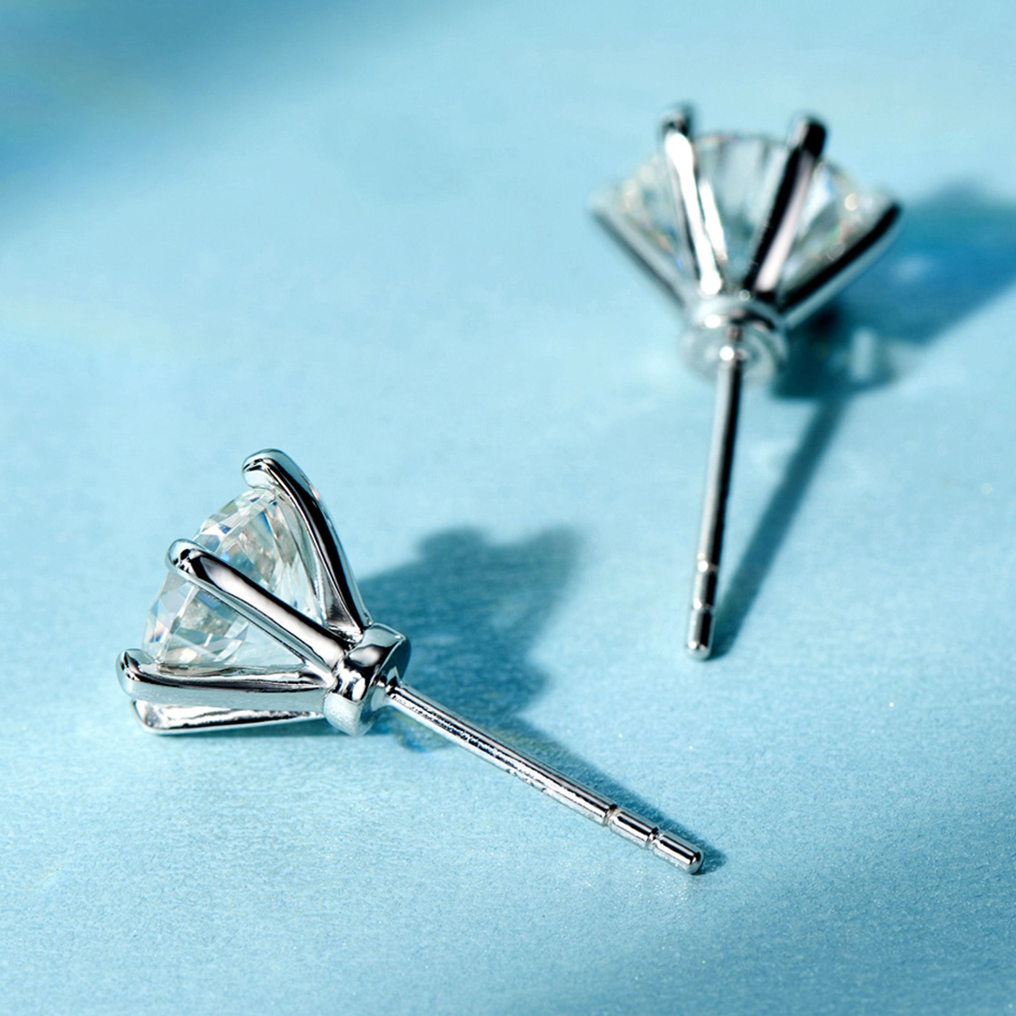 Cercei Stud Solitaire Strălucitor cu Șase Gheare din Argint 925 Placat cu Rodiu și Zirconiu 5A din - Castelo.ro