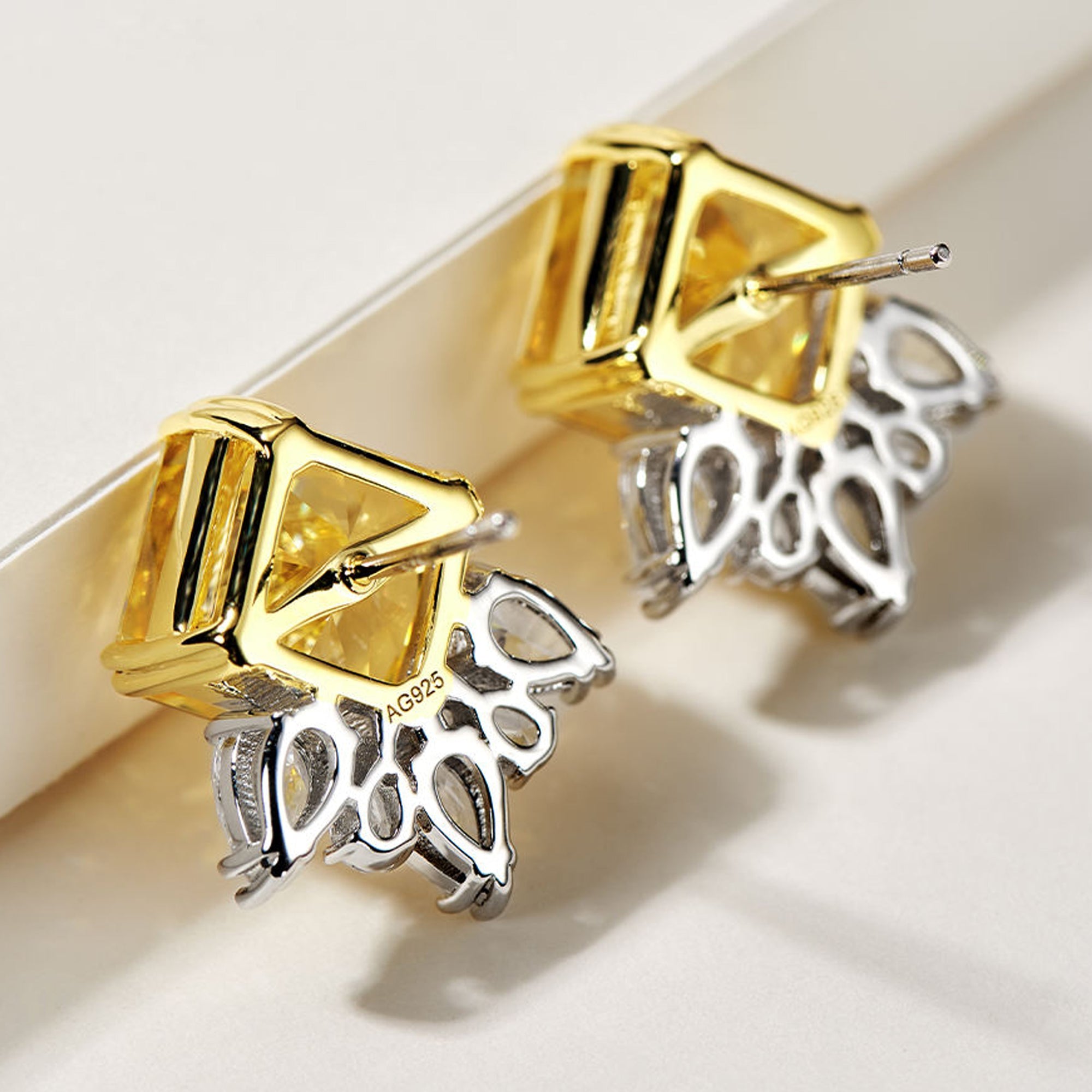 Cercei Stud Ananas cu Cristal Galben din Argint S925 Placat cu Rodiu și Zircon A5 din - Castelo.ro