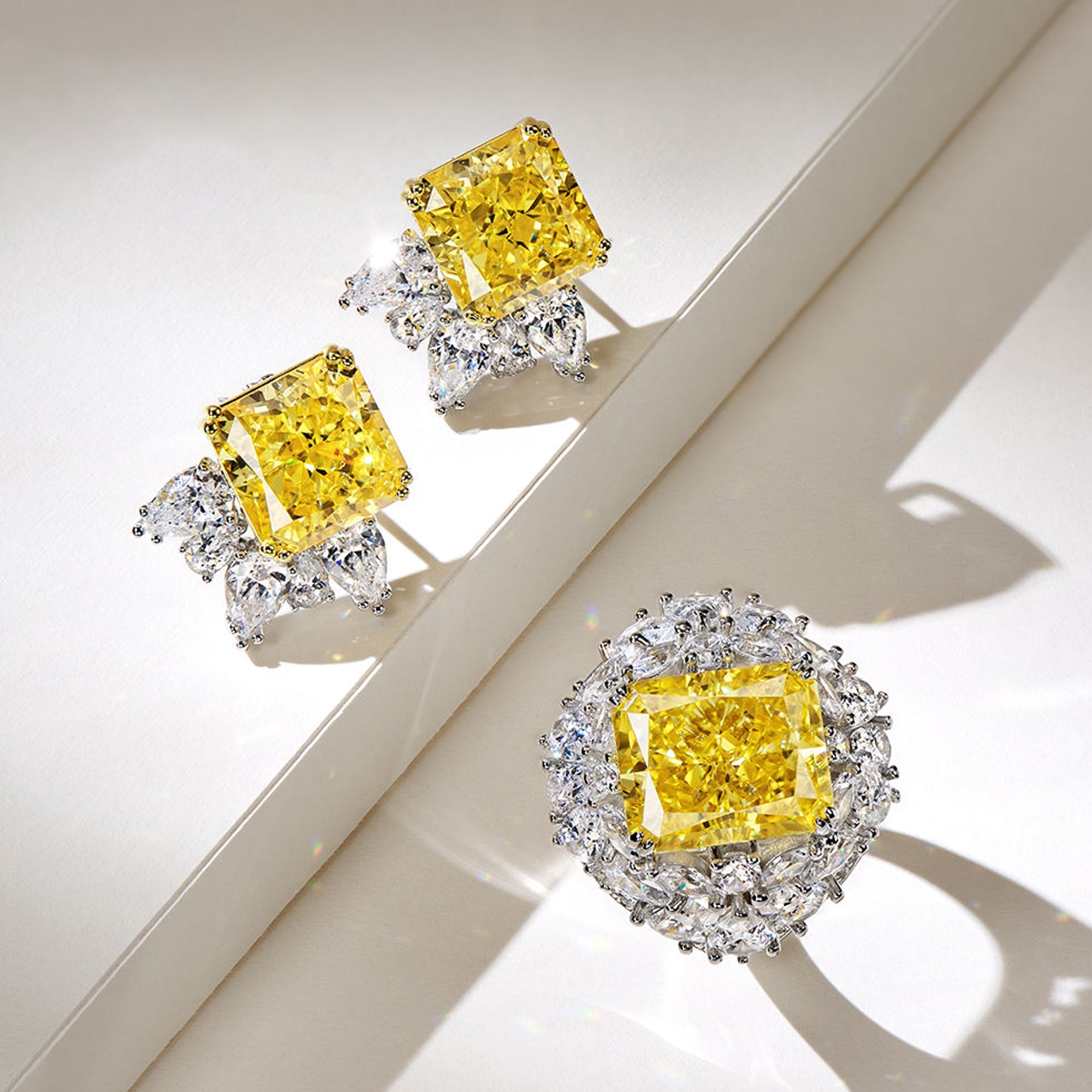 Cercei Stud Ananas cu Cristal Galben din Argint S925 Placat cu Rodiu și Zircon A5 din - Castelo.ro