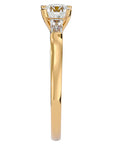 Inel de Logodnă Béatrice cu Trei Moissanite de 0.95 ct din 18k Aur Galben - Castelo.ro