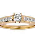 Inel de Logodnă Pavé cu Moissanite Tăietură Princess de 0.61 ct din 18k Aur Galben - Castelo.ro