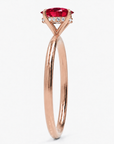 Inel de Logodnă Kensington din Aur 14k cu Rubin Creat în Laborator Oval 8x6 mm și Diamante Create în Laborator din 14k Aur Roz - Castelo.ro