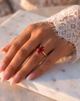 Inel de Logodnă Kensington din Aur 18k cu Rubin Creat în Laborator Oval 10x7 mm și Diamante Create în Laborator din 18k Aur Roz - Castelo.ro