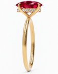 Inel de Logodnă Kensington din Aur 18k cu Rubin Creat în Laborator Oval 12x8 mm și Diamante Create în Laborator din 18k Aur Galben - Castelo.ro