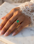 Inel de Logodnă Enigma din Aur 14k cu Smarald Creat în Laborator Oval 6x8 mm din 14k Aur Galben - Castelo.ro