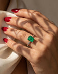 Inel de Logodnă Raphael din Aur 18k cu Smarald Creat în Laborator Emerald Cut 7x9 mm din Platina - Castelo.ro