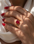 Inel de Logodnă Raphael din Aur 14k cu Rubin Creat în Laborator Emerald Cut 8x10 mm din 14k Aur Galben - Castelo.ro