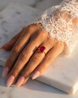 Inel de Logodnă Raphael din Aur 14k cu Rubin Creat în Laborator Emerald Cut 7x9 mm din 14k Aur Galben - Castelo.ro