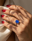 Inel de Logodnă Raphael din Aur 18k cu Safir Creat în Laborator Emerald Cut 7x9 mm din Platina - Castelo.ro