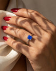 Inel de Logodnă Raphael din Aur 18k cu Safir Creat în Laborator Emerald Cut 6x8 mm din Platina - Castelo.ro