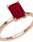 Inel de Logodnă Windsor din Aur 18k cu Rubin Creat în Laborator Emerald Cut 8x6 mm și Diamante Create în Laborator din 18k Aur Roz - Castelo.ro
