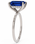 Inel de Logodnă Windsor din Aur 18k cu Safir Creat în Laborator Emerald Cut 10x8 mm și Diamante Create în Laborator din Platina - Castelo.ro
