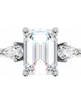 Inel de Logodnă Emerald & Pear cu Trei Moissanite de 1.6 ct din Platina - Castelo.ro