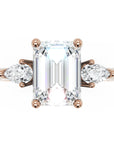 Inel de Logodnă Emerald & Pear cu Trei Moissanite de 1.6 ct din 18k Aur Roz - Castelo.ro