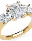 Inel de Logodnă Via di Emeralde cu Trei Moissanite de 2.4 ct din 18k Aur Galben - Castelo.ro