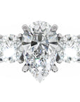 Inel de Logodnă cu Trei Diamante Naturale Pară și Rotund de 2.3 ct