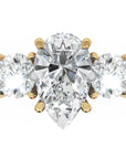 Inel de Logodnă cu Trei Diamante Naturale Pară și Rotund de 2.3 ct