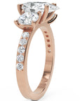 Inel de Logodnă cu Trei Diamante Naturale Pară și Rotund Pave de 2.5 ct