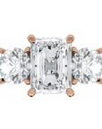 Inel de Logodnă Duchesse Lumière Radiant și Rotund cu Trei Moissanite de 2.45 ct