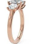 Inel de Logodnă Duchesse Lumière Radiant și Rotund cu Trei Moissanite de 2.45 ct