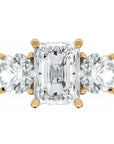 Inel de Logodnă Duchesse Lumière Radiant și Rotund cu Trei Moissanite de 2.45 ct