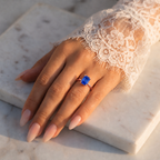 Inel de Logodnă Raphael din Aur 14k cu Safir Creat în Laborator Emerald Cut 6x8 mm din 14k Aur Roz - Castelo.ro