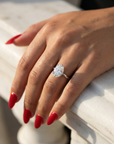 Inel de Logodnă Solitaire 'L'Amour' din Aur 14k cu Diamant Oval Creat în Laborator de 1.8 ct din 14k Aur Alb - Castelo.ro