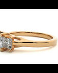 Inel de Logodnă Trei Moissanite din Aur 14k Cu Tăietură De Prințesă de 0.96 ct