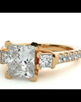 Inel de Logodnă din Aur 14k cu Trei Moissanite In Forma De Prințesă de 1.72 ct