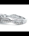 Inel de Logodnă Regal cu Trei Diamante Naturale Pavè de 1.35 ct