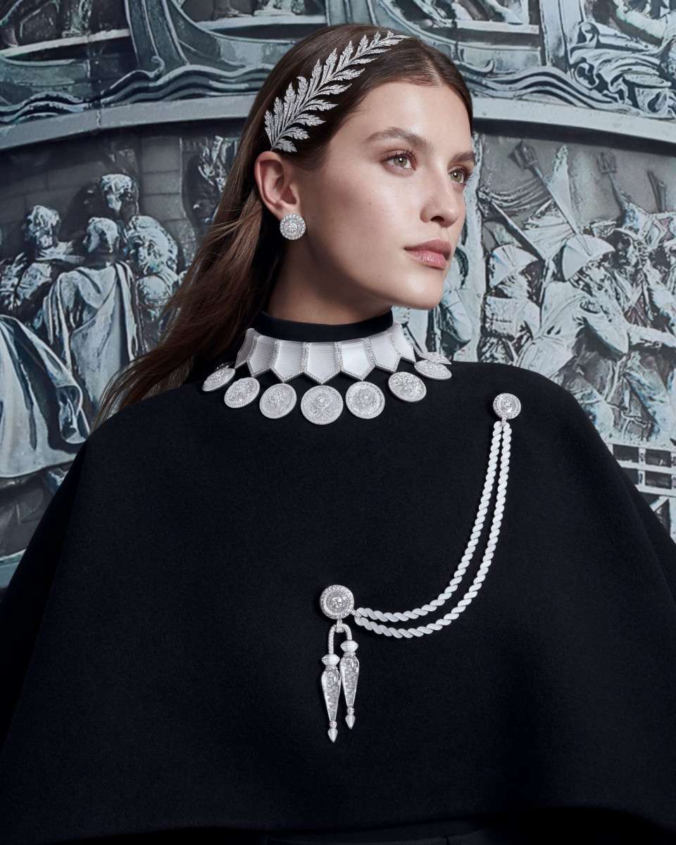 Van Cleef & Arpels vs. Boucheron: Eleganță Clasică sau Design Artistic?