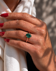 Inel de Logodnă Kensington din Aur 18k cu Smarald Creat în Laborator Oval 10x7 mm și Diamante Create în Laborator din 18k Aur Roz - Castelo.ro