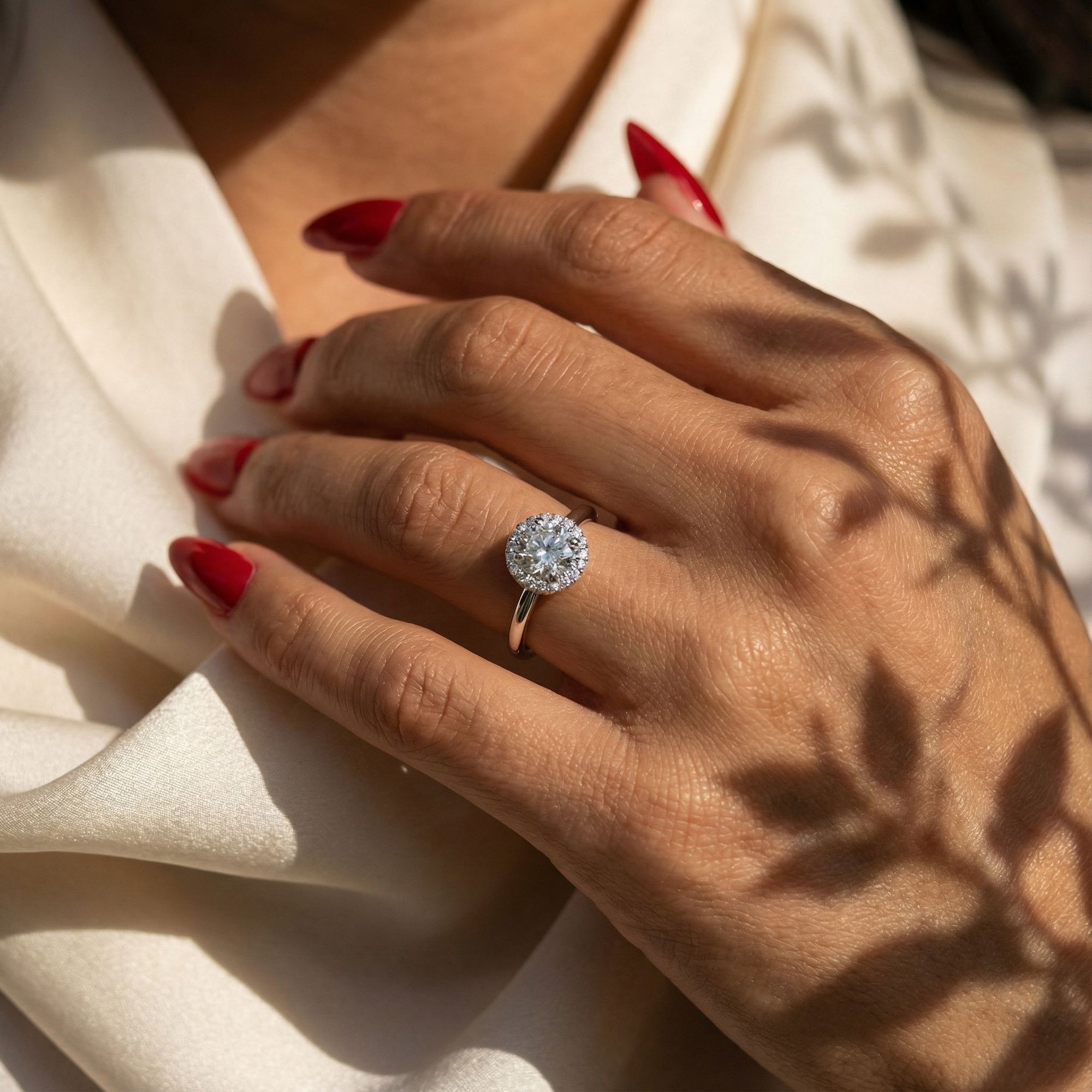 Inel de Logodnă Serenity din Aur 14k cu Diamante Create în Laborator Brilliant Halo de 0.50 ct din 14k Aur Alb - Castelo.ro