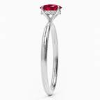 Inel de Logodnă Kensington din Aur 18k cu Rubin Creat în Laborator Oval 8x6 mm și Diamante Create în Laborator din Platina - Castelo.ro